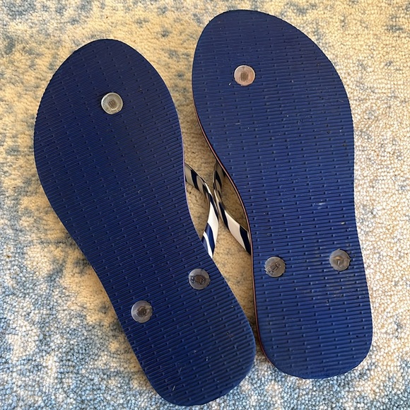 Vera Bradley | Turtles Flip Flop - Women (5-6) Blue/White - Picture 4 of 9